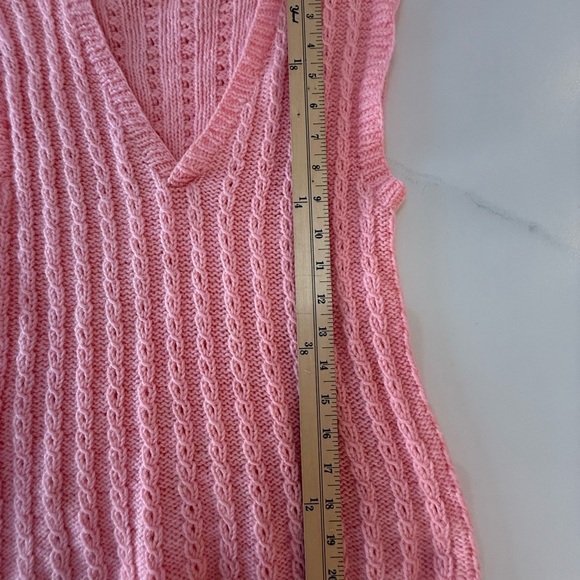 Pink Knit Sleeveless Sweater Vest Size small - Picture 3 of 4